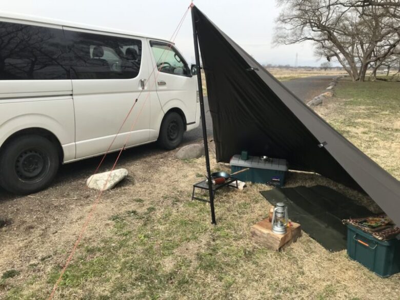 キャンプ車中泊にハイエース！便利グッズで最高のバンライフ！ | bobucamp