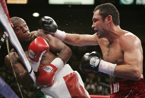 ポスター　「デラホーヤvsウィテカー」ボクシング ロマチェンコ × テォフィモのポスターが超カッコイイ！！ - デラホーヤ