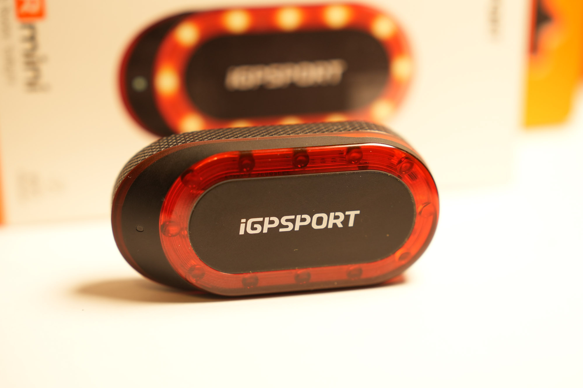 リアライト】iGPSPORT SR mini — 安心感が違う「後ろの目」を持つリア