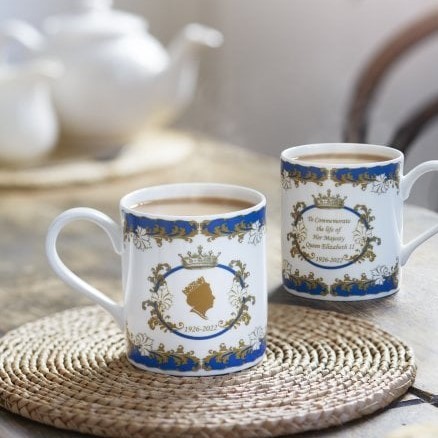 英国でも日本でも完売した「エリザベス女王のプラチナ・ジュビリー限定