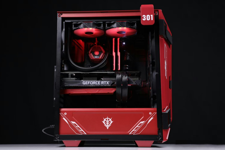 ASUS 『TUF Gaming GT301 ZAKU II EDITION』 画像など ～”シャア専用