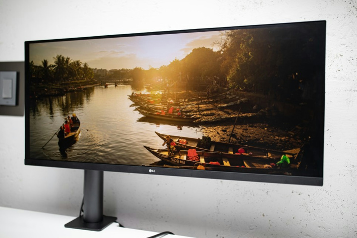 LG、モニターアーム標準装備の34インチ IPS UWQHDウルトラワイド液晶