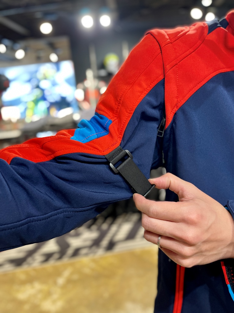 ジャンルに縛られないNewコンセプトのソフトシェルジャケット