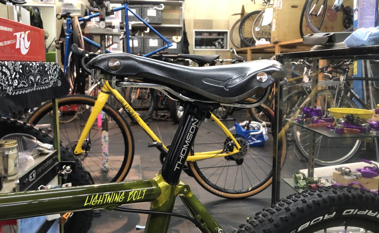 BROOKS* swift chrome (honey) - BLUE LUG ONLINE STORE