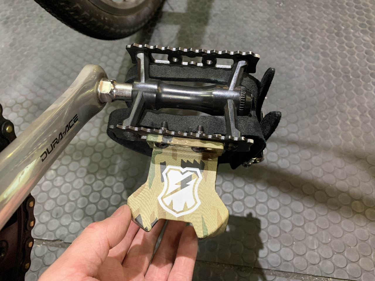 MASH* MKS × MASH leather double toe straps (red) - BLUE LUG ONLINE