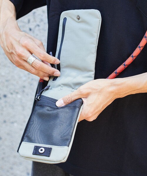 Topologie（トポロジー）の「Topologie/トポロジー Phone Sacoche