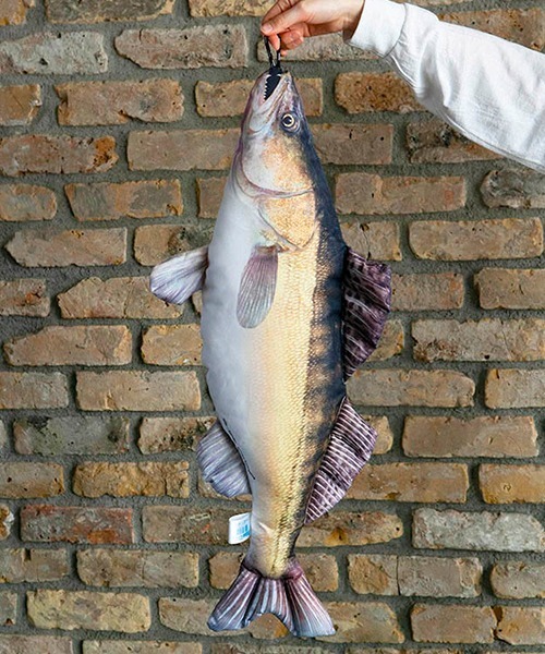 DULTON（ダルトン）の「FISHES PIKE 195/魚 クッション 抱き枕