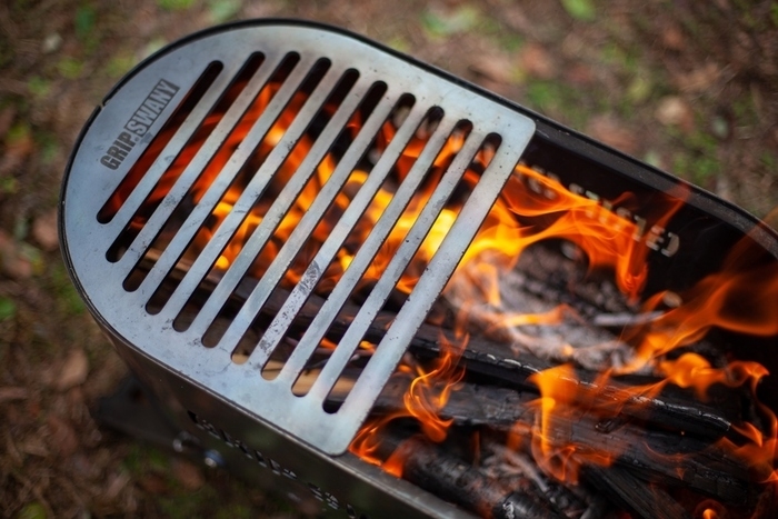 グリップスワニーから黒皮鉄製の焚き火台「GSA-69 GS FIRE PIT」登場