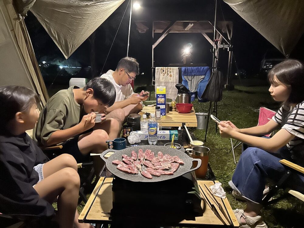 モンベル初のツールームテント【ムーンライトキャビン4】を実用例