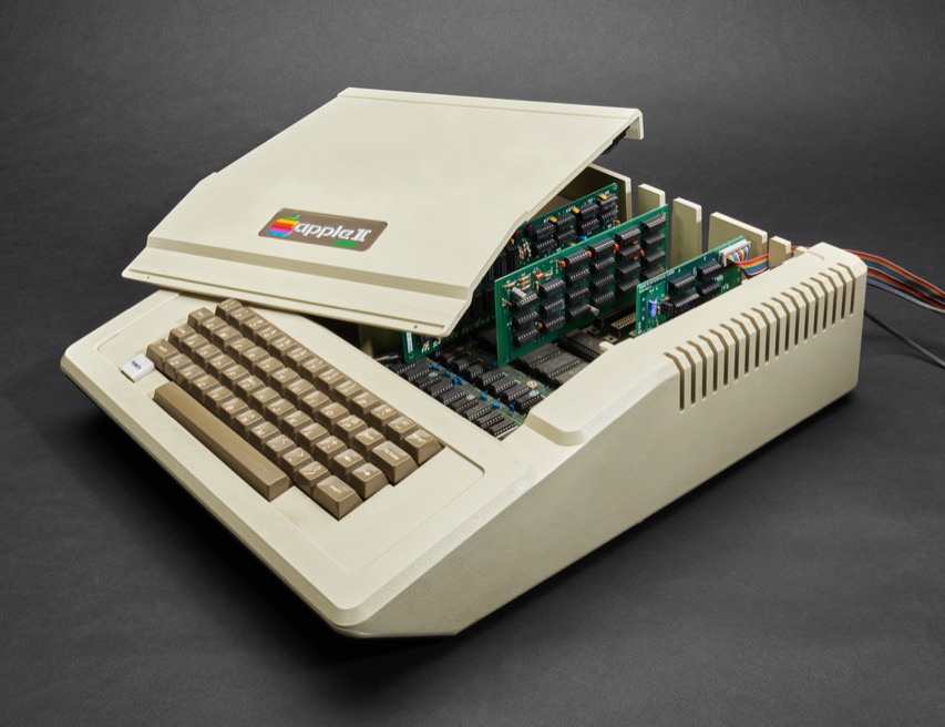 Day 1: Retrocomputing Advent Calendar – Apple II #retrocomputing