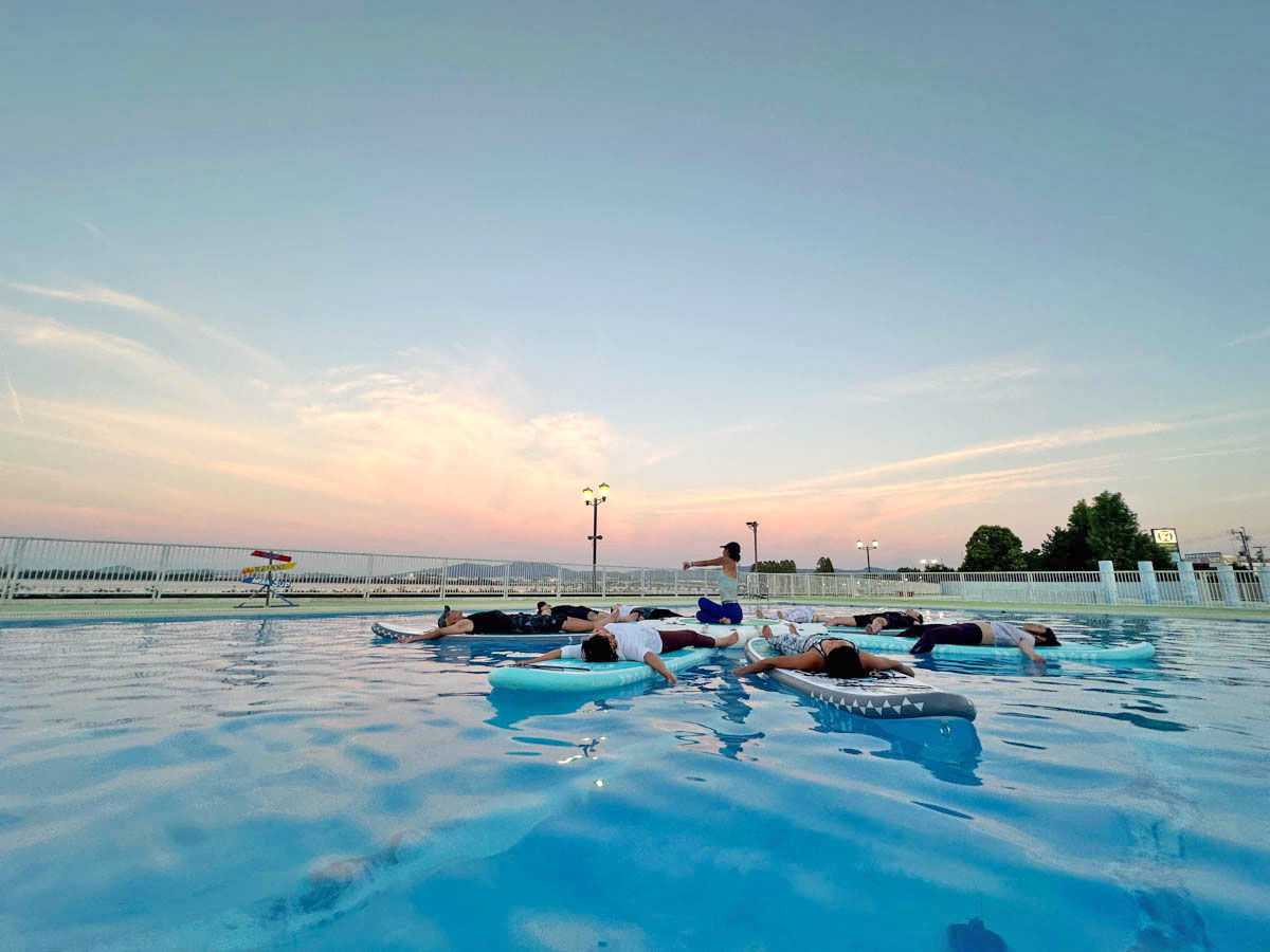 滋賀・大津】びわ湖一望☆露天プールで夕やけSUP Yogaしよう！/B.S.Y