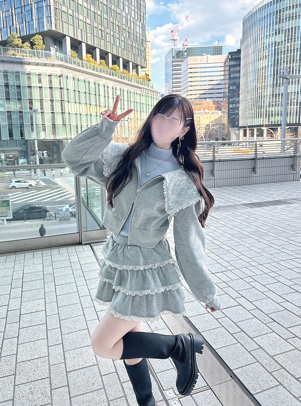 セーラーレースパーカー×ティアードフリルミニスカートスウェット