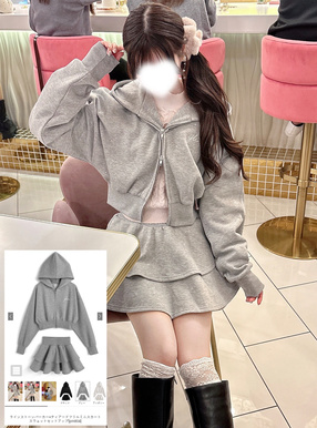 ラインストーンパーカー×ティアードフリルミニスカートスウェット