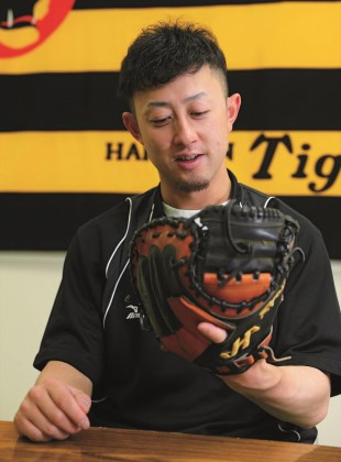 阪神・今成亮太のいつでも準備万端キャッチャーミット | 野球コラム