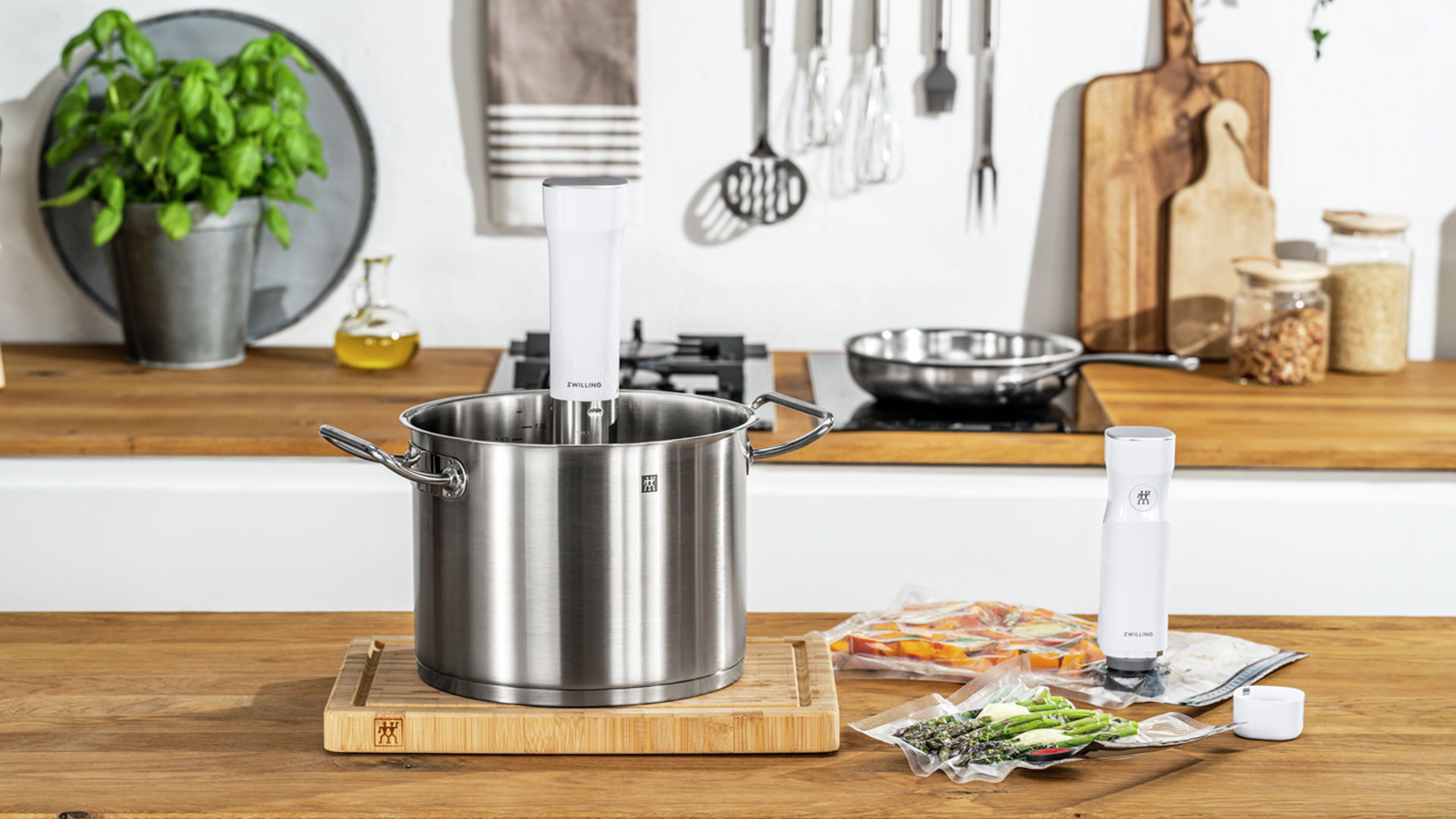 I tried the Zwilling Enfinigy Sous Vide Stick and it's a healthy