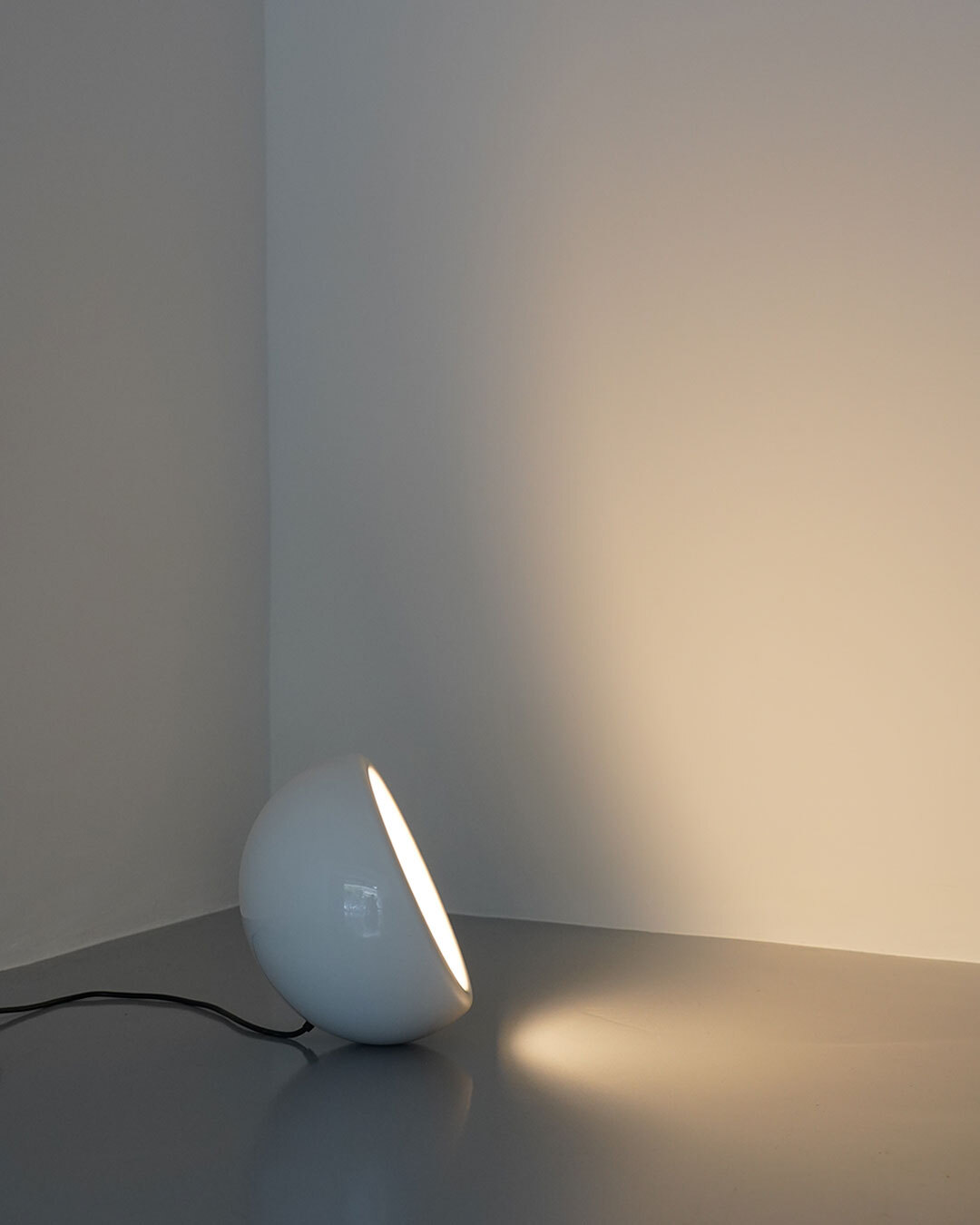 Yamagiwa - Wan Lamp 白, Design by Naoto Fukasawa 深澤直人, 2005