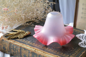 フリルが可愛いピンクのガラスランプシェード イギリスアンティーク