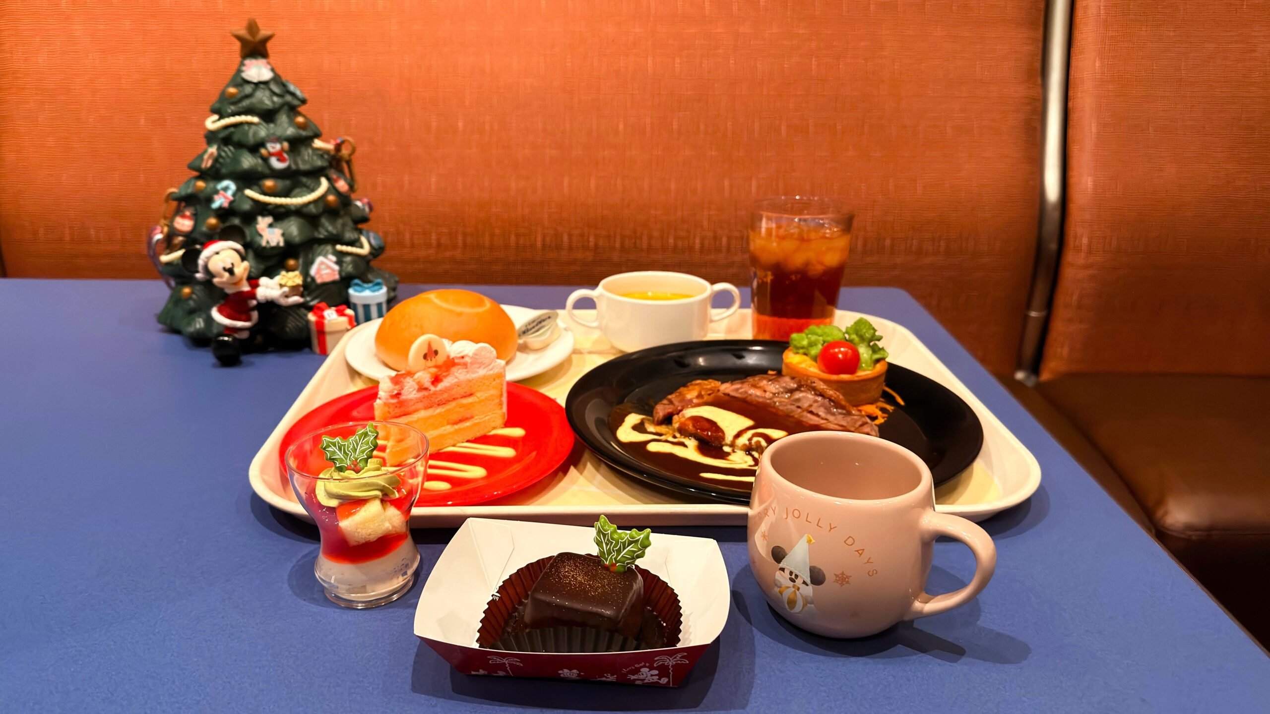 2025「ディズニー・クリスマス」で味わいたいフードを実食レビュー