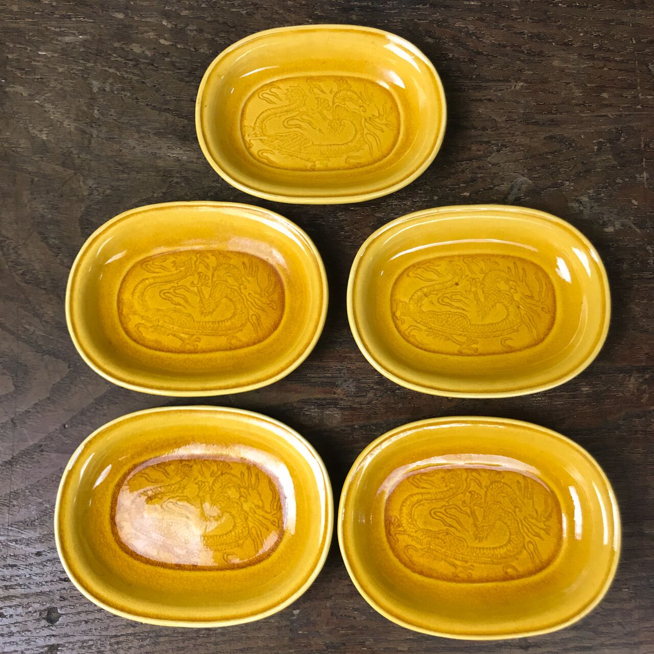 陶磁器 :: 珉平・淡路焼 小判型 龍紋 黄色小皿 5枚 | COTTOU.JP 骨董の