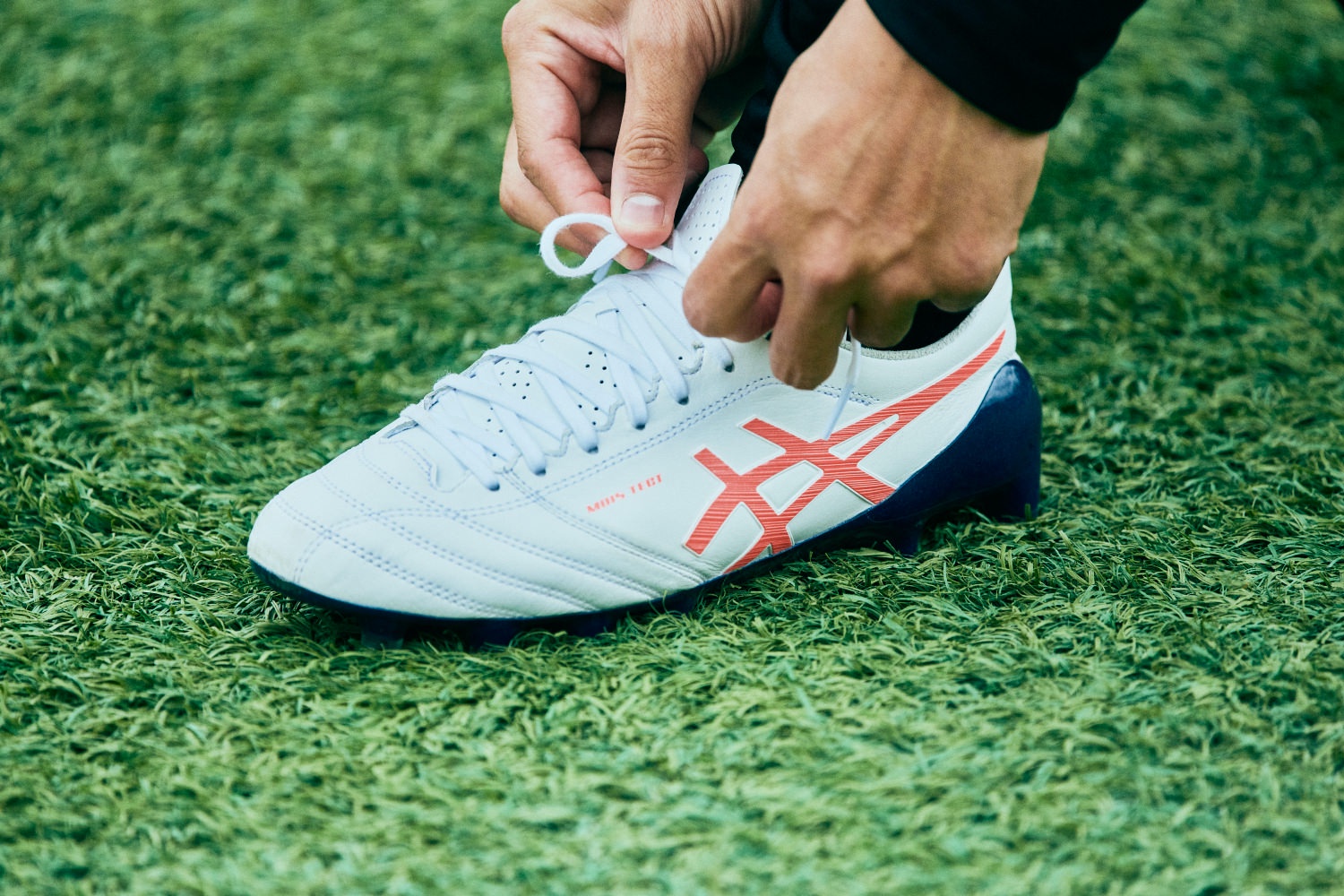 軽さ・屈曲性 ・フィット感を重視 」乾貴士のスパイクへのこだわり