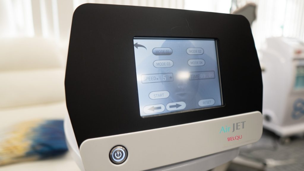 針を刺さない高圧ジェット。最先端美容ニードルレスインジェクター