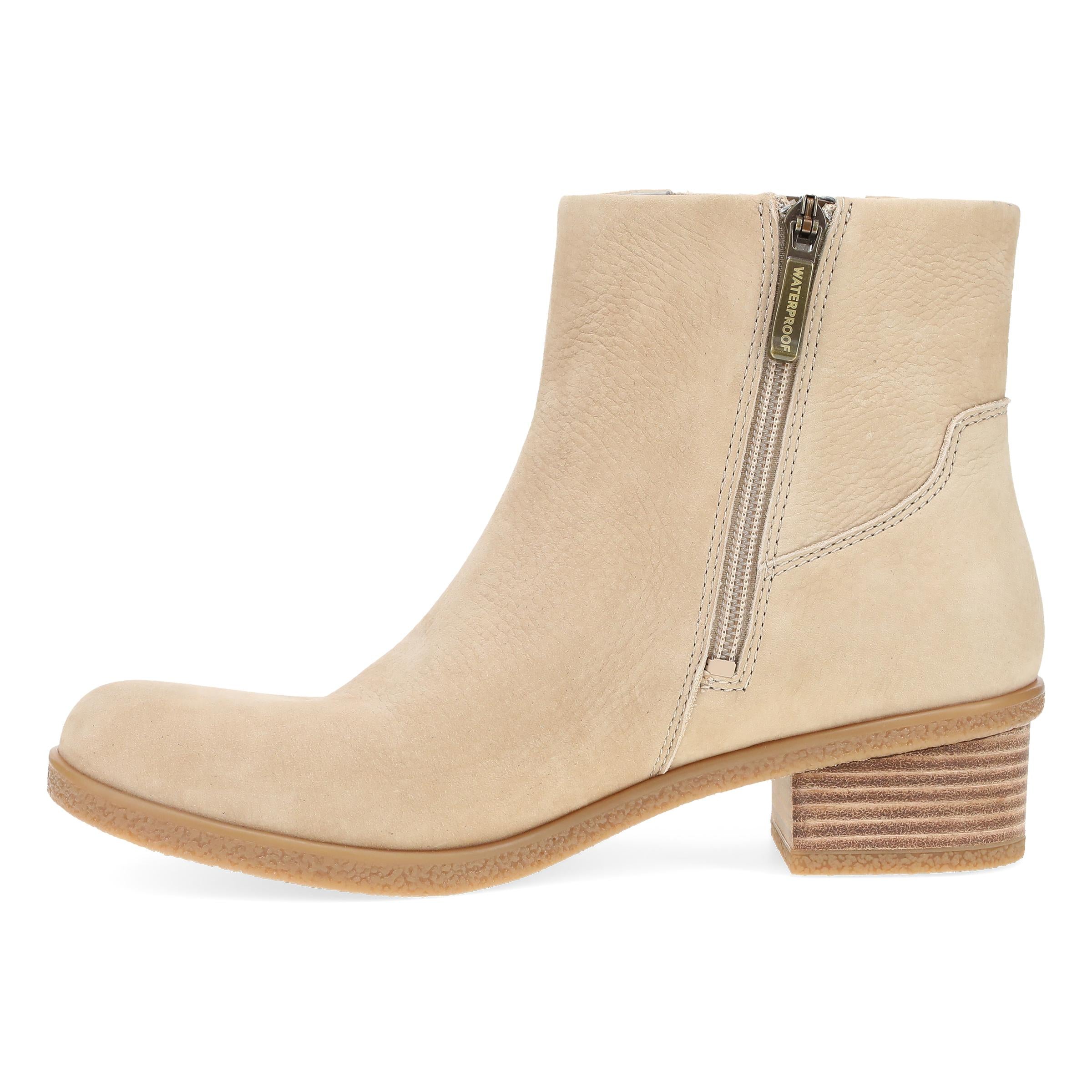 Daisie Sand Waterproof Nubuck – Dansko