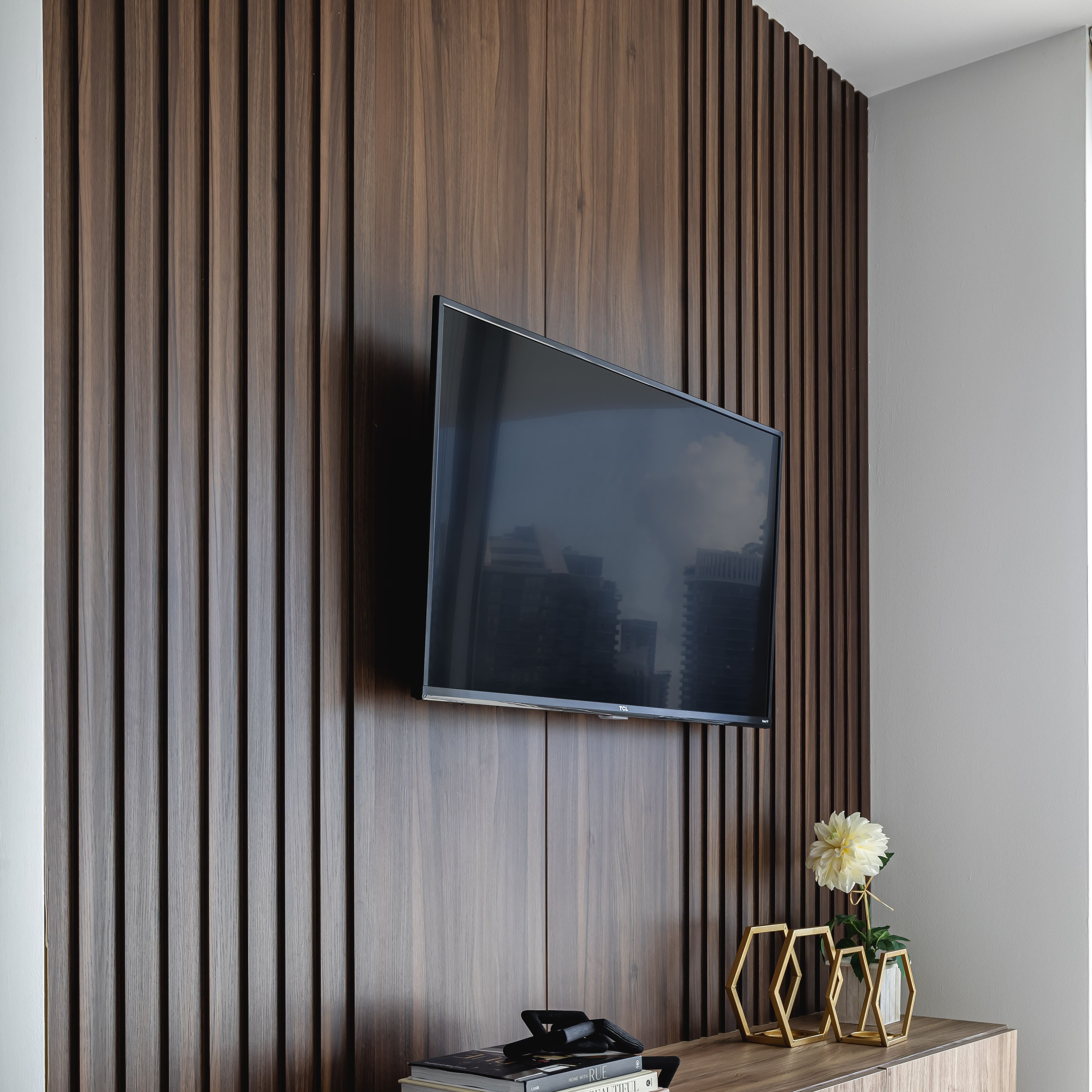 Flat Style Walnut Wood – Decofigura USA