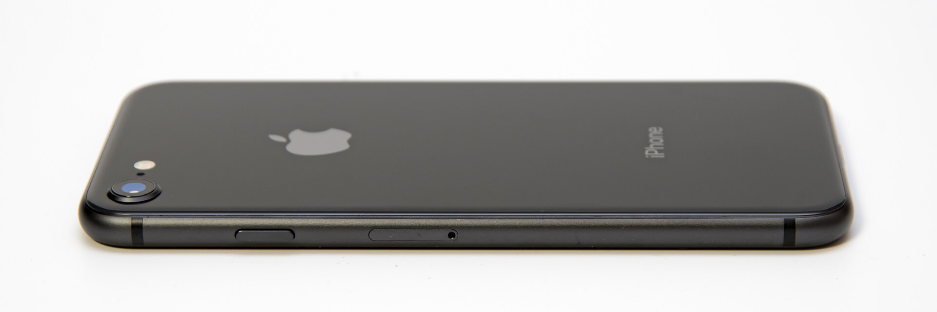 iPhone 8 スペースグレイ フォトレビュー。両面ガラスのデザインはまぁまぁ