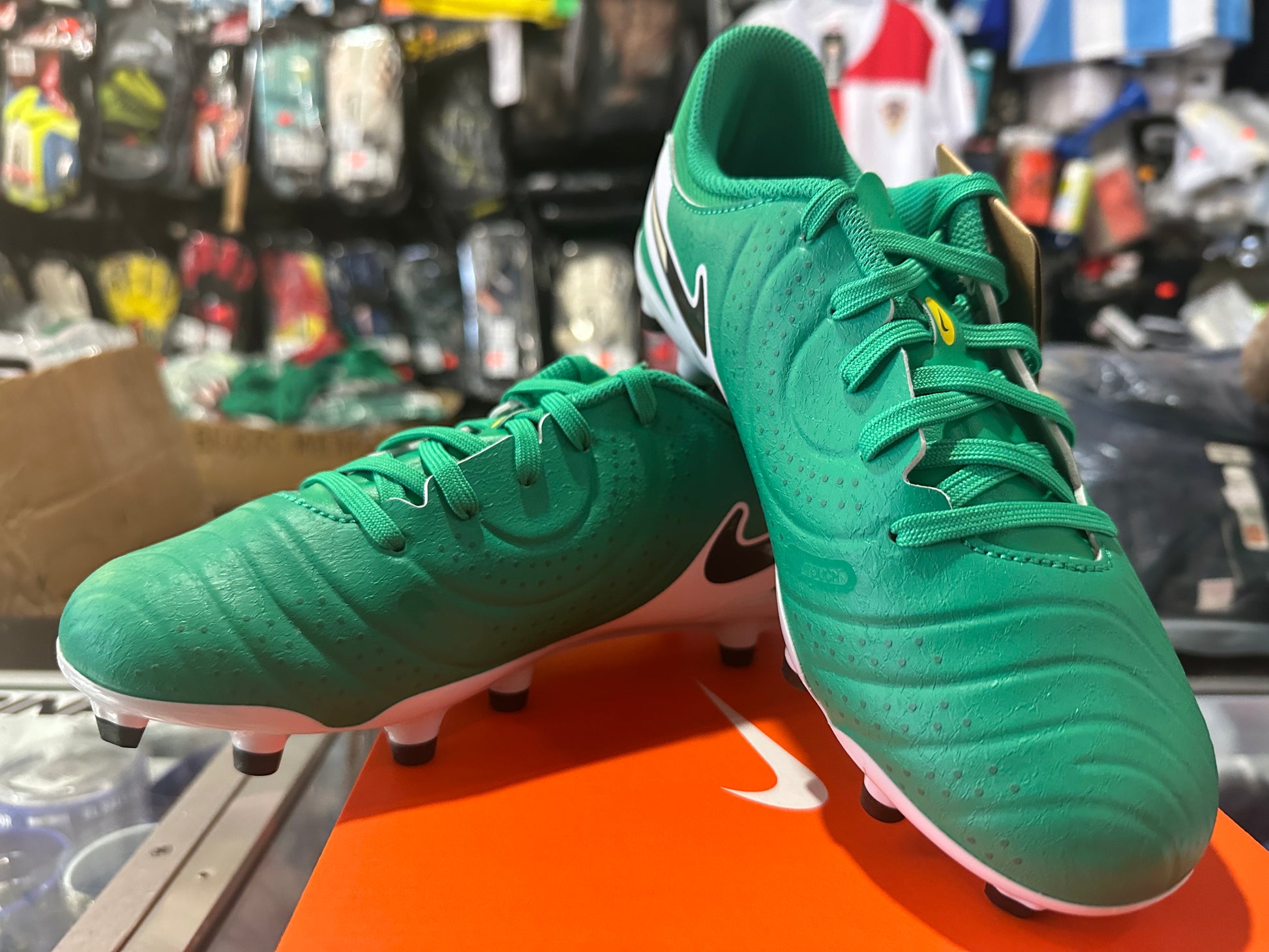 Nike Jr. Tiempo Legend 10 Academy LV8 – Deportes America