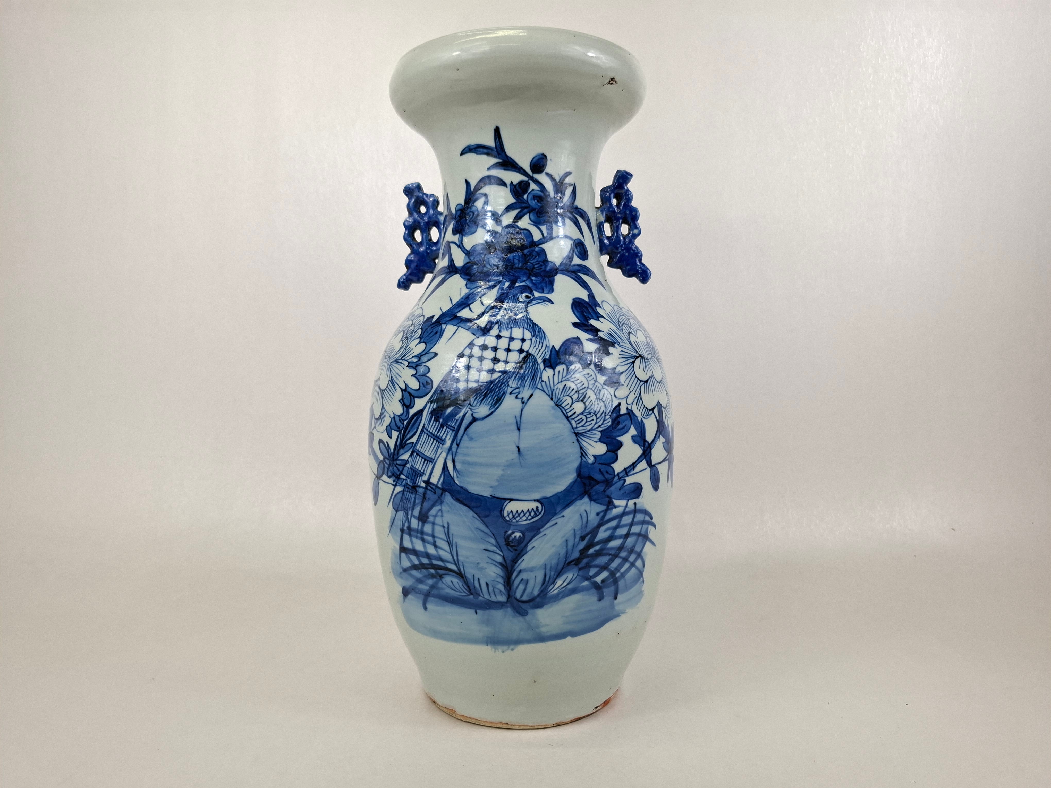 中国古董花瓶，饰以鸟语花香// 青花瓷- 清代- 19世纪– Diddenantiques