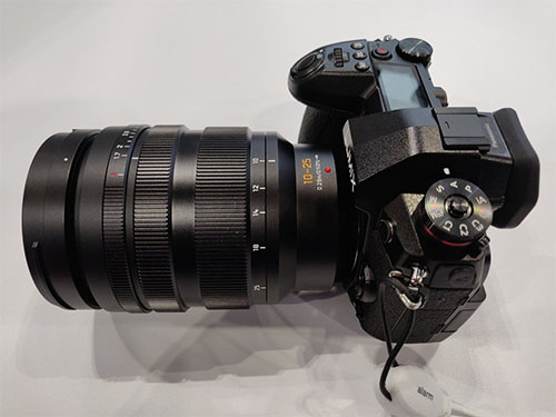 パナソニック10-25mm F1.7のプロトタイプの画像とハンズオン