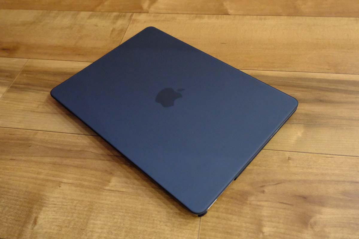 TWOLSKOOのM2 MacBook Air用ハードケースで指紋なしミッドナイトに！