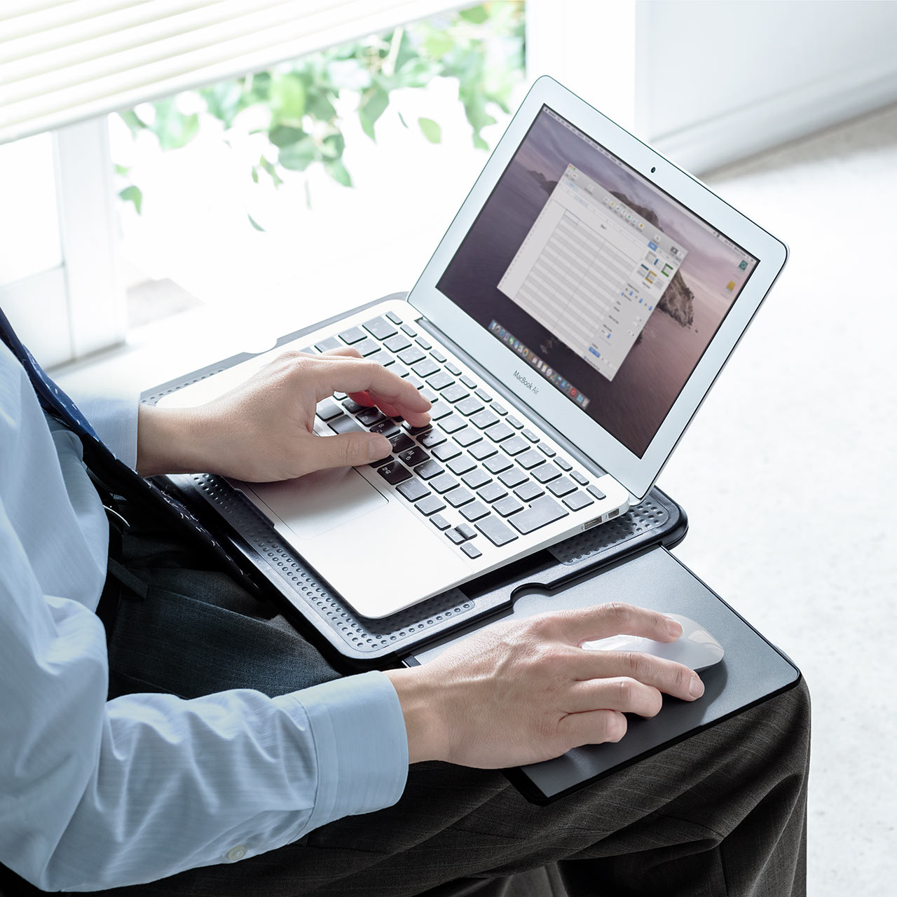 頑丈設計の膝上テーブル ｜ サンワダイレクトまがじん