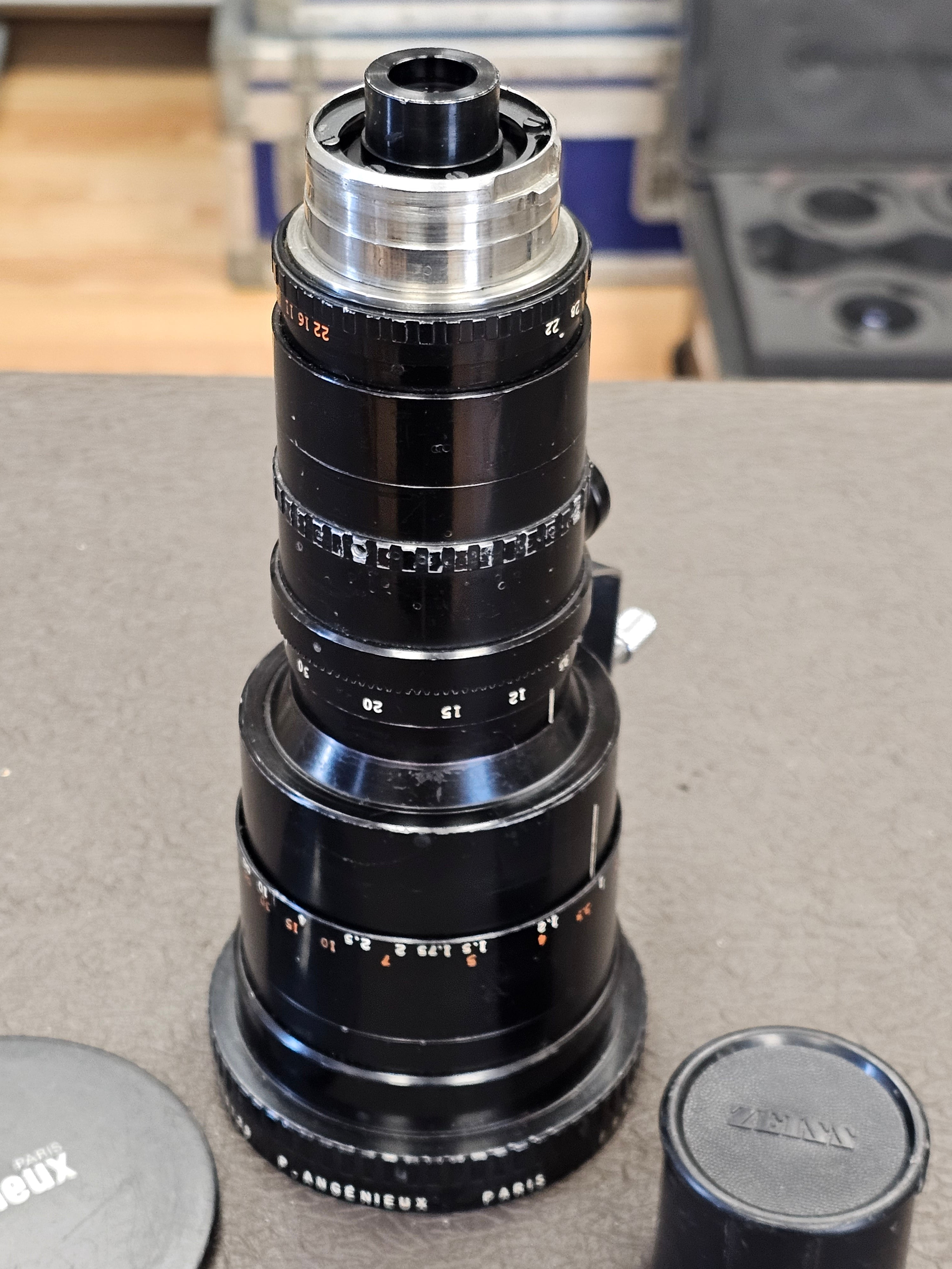 Angenieux 9.5-95mm T2.8/F2.2 Zoom lens Arri Bayonet Mount S