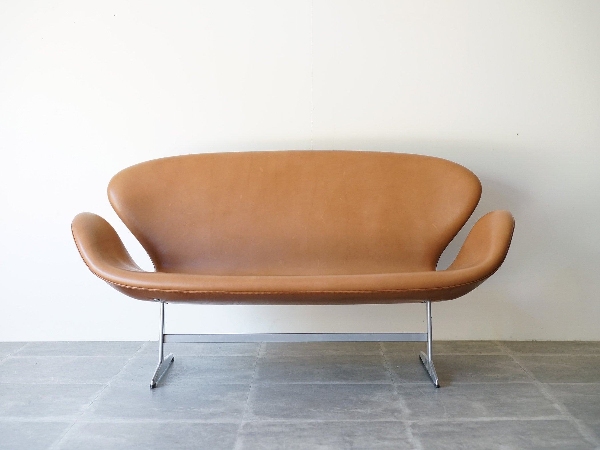 Arne Jacobsen（アルネ・ヤコブセン）Model 3321 スワンソファ 2