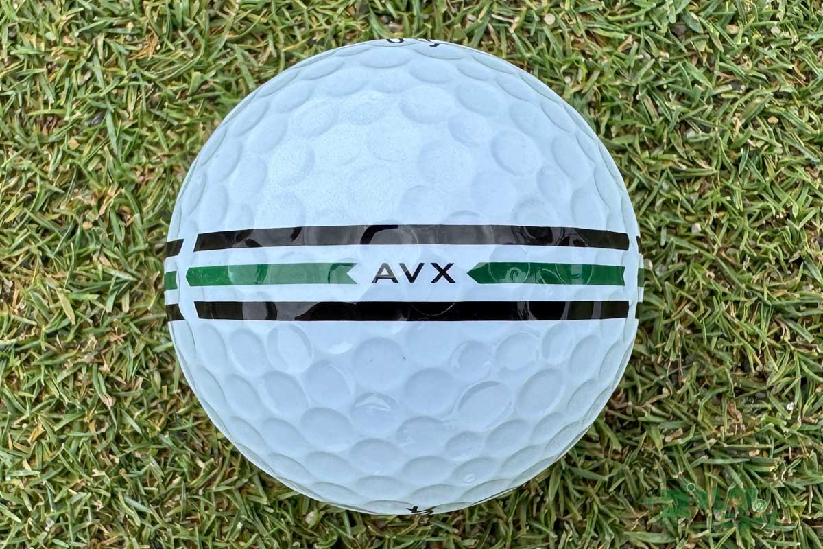 普段ラインを合わせない人も使いやすい!? 3本線が360度プリントされた