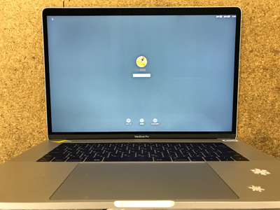 MacBook Proの画面が真っ暗で映らない原因・対処法と修理実績
