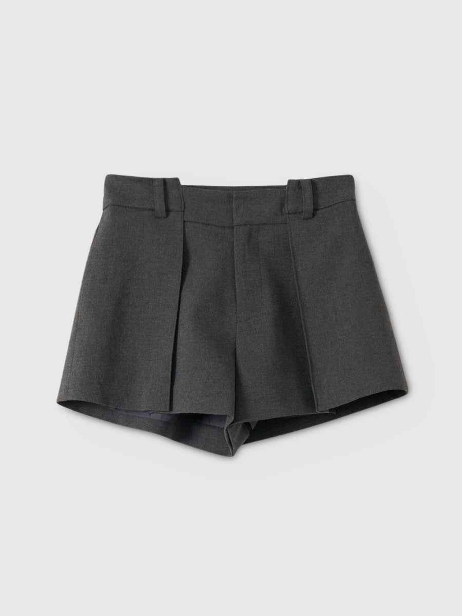 タックショートパンツ