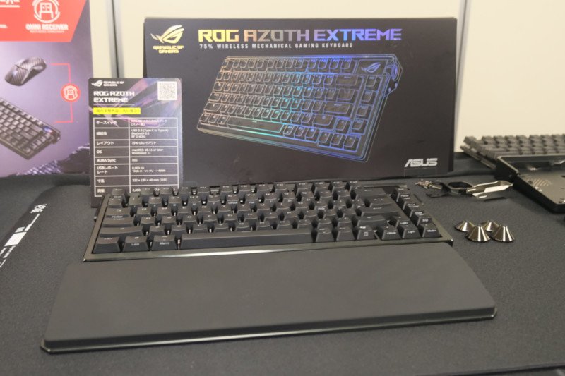 ASUS メタルなゲーミングキーボード カーボン製ボディのゲーミング