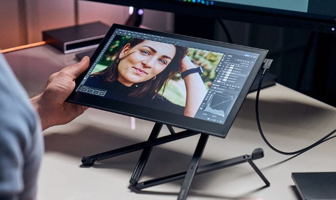 Wacom MovinkPad Pro 14 | Portable Pen Tablet with OLED & Pro Pen 3