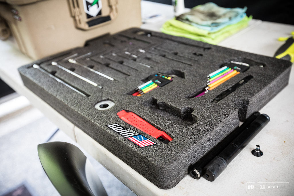 What's In a World Cup Mechanic's Toolbox? - Pinkbike
