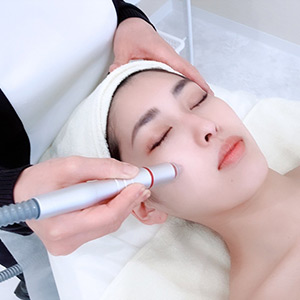 Fashionista EBISU – 毛穴洗浄×小顔の専門エステティックサロン