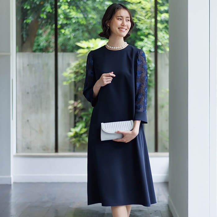 上品なフラワー刺繍のネイビードレス 9号・ネイビー｜東京ソワール