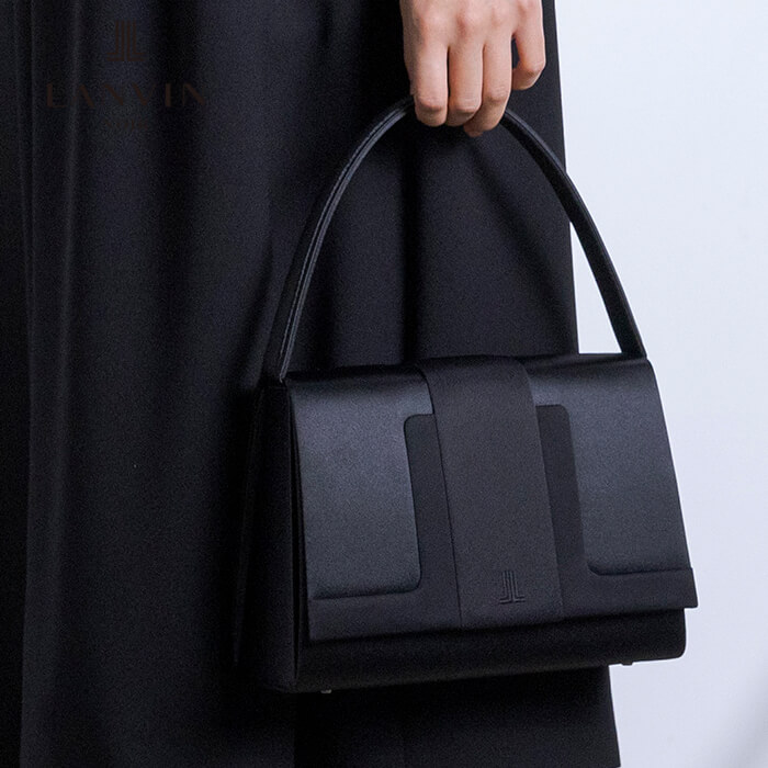 切り替えデザインのブラックバッグ ・ブラック｜東京ソワール