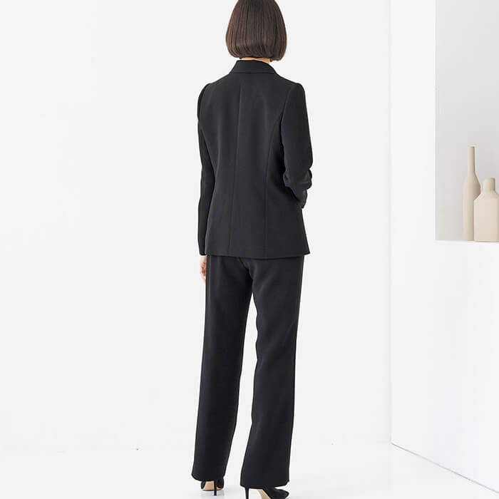 暖か素材のパンツスーツ 9号・ブラック｜東京ソワールオンラインストア