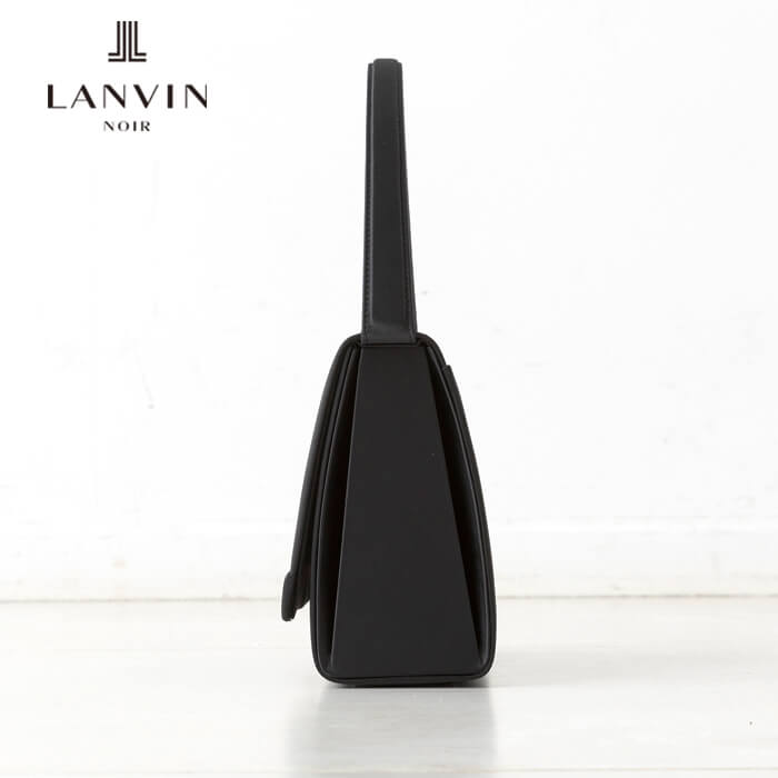 切り替えデザインのブラックバッグ ・ブラック｜東京ソワール