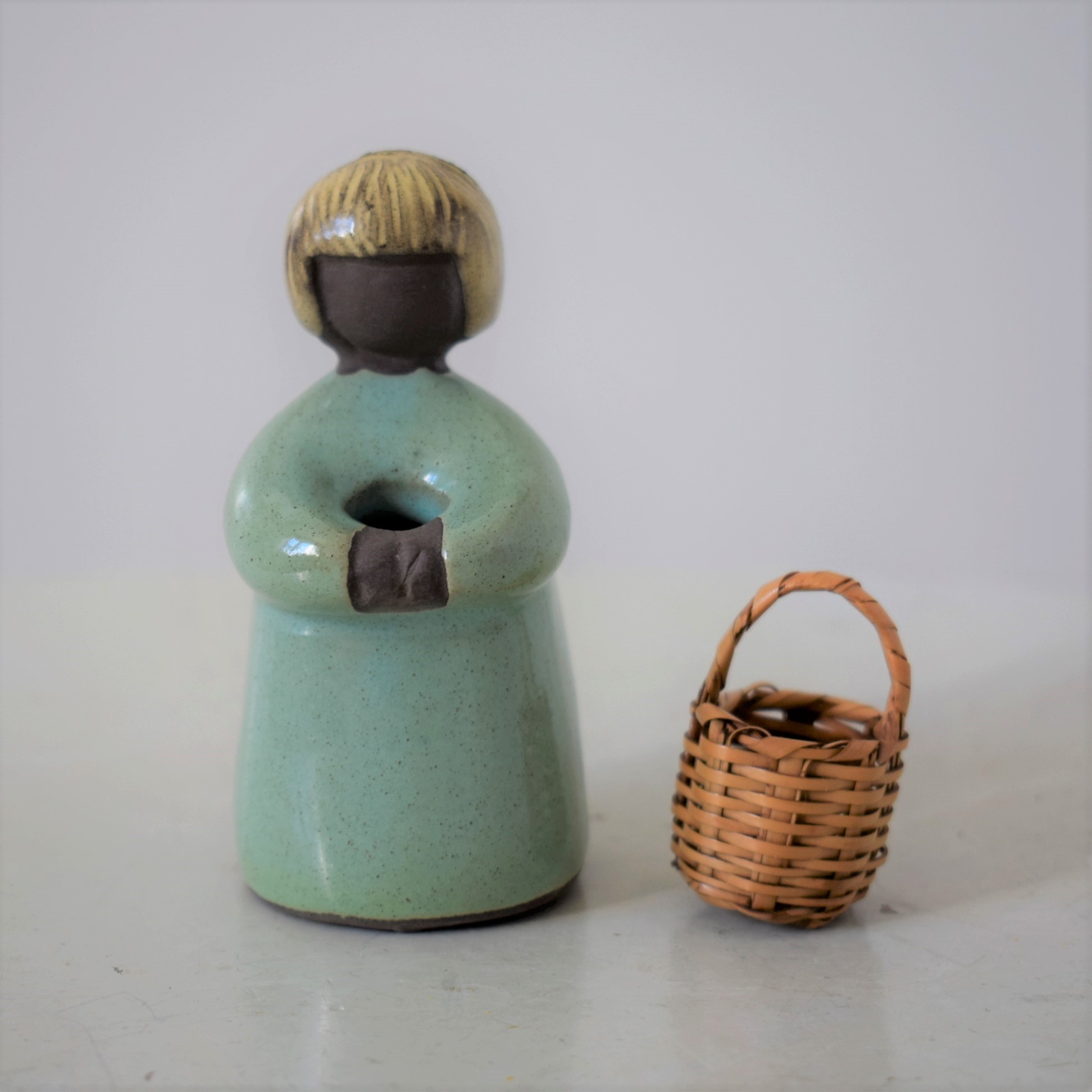 小さなフラワーガール / Jie Gantofta・ジィガントフタ / Mait Örn