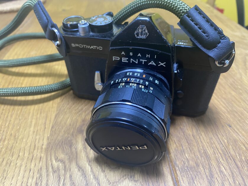 PENTAXSPフィルムカメラ】ストラップとkodak gold 200 | フック