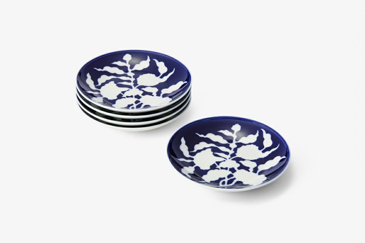 草花折枝白抜紋 紅茶碗皿 | 有田焼 深川製磁｜公式オンラインストア