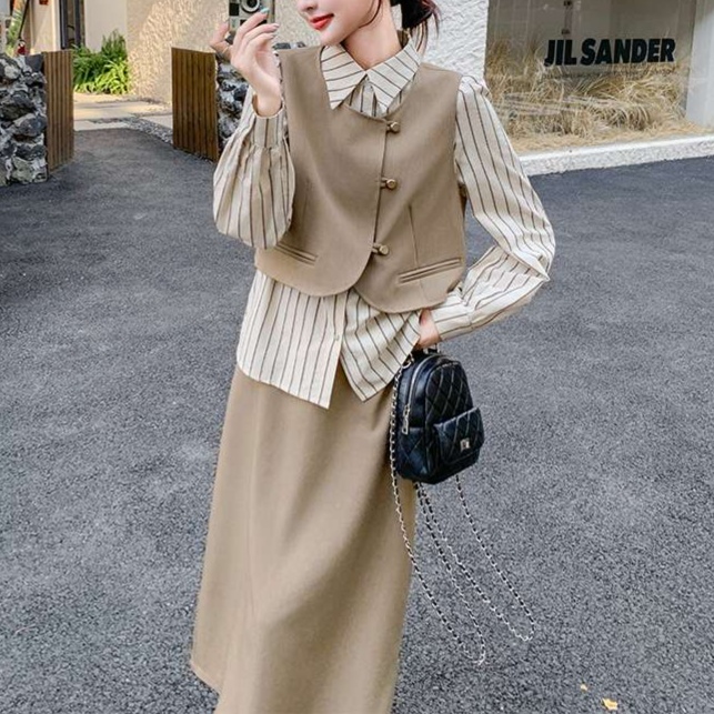 ストライプ柄シャツ+ベスト+スカート セットアップ｜デート服 水族館